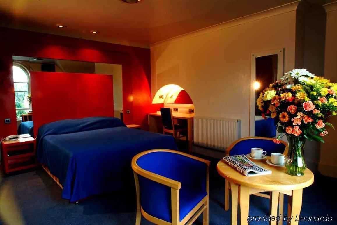 Regent Hotel Doncaster Room photo